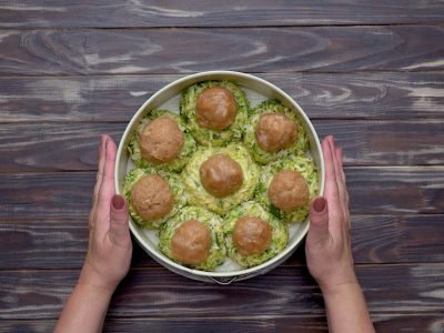 Гнезда из кабачков с фаршем