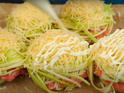 Гнезда из кабачков в духовке