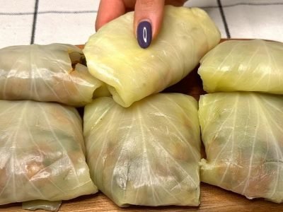 Любимые голубцы с курицей и овощами в духовке