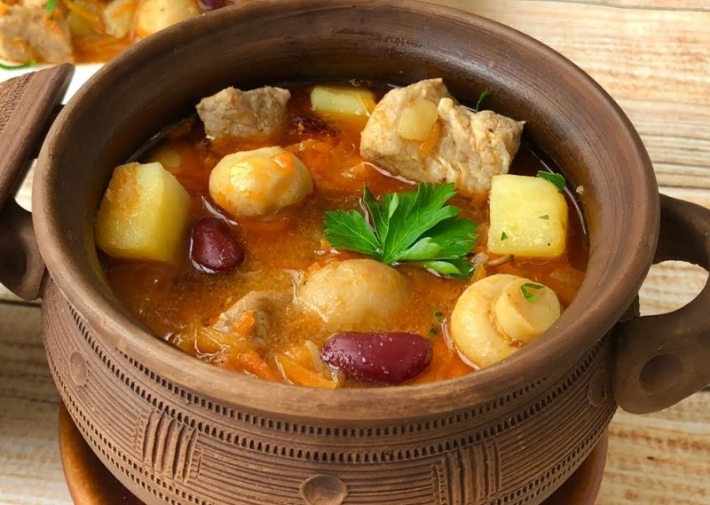 картофель с мясом в горшочке