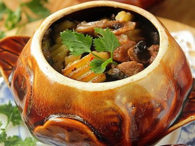 Горшочки с мясом и картофелем