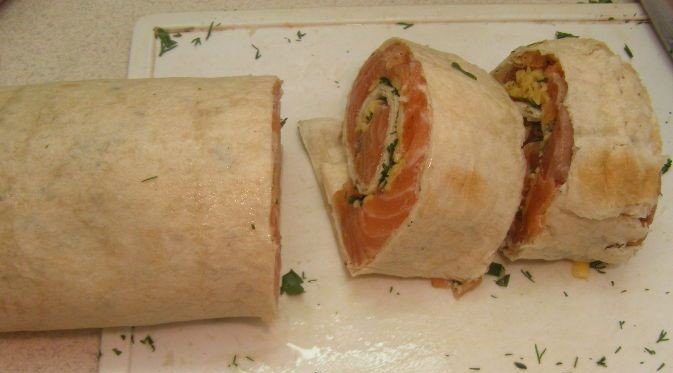 Горячие рулеты с лососем