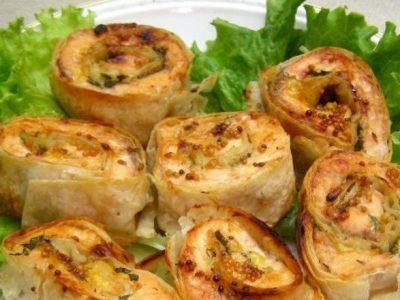 Горячие рулеты с лососем