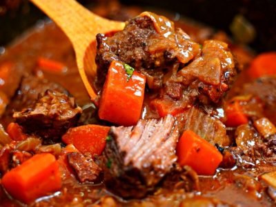 Говядина по-бургундски с грибами