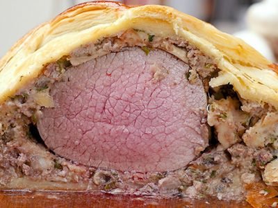 Говядина в слоеном тесте