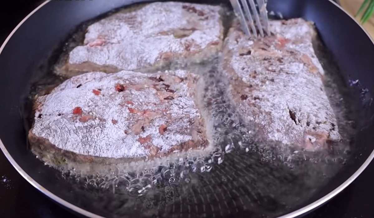 говяжья печень на сковороде