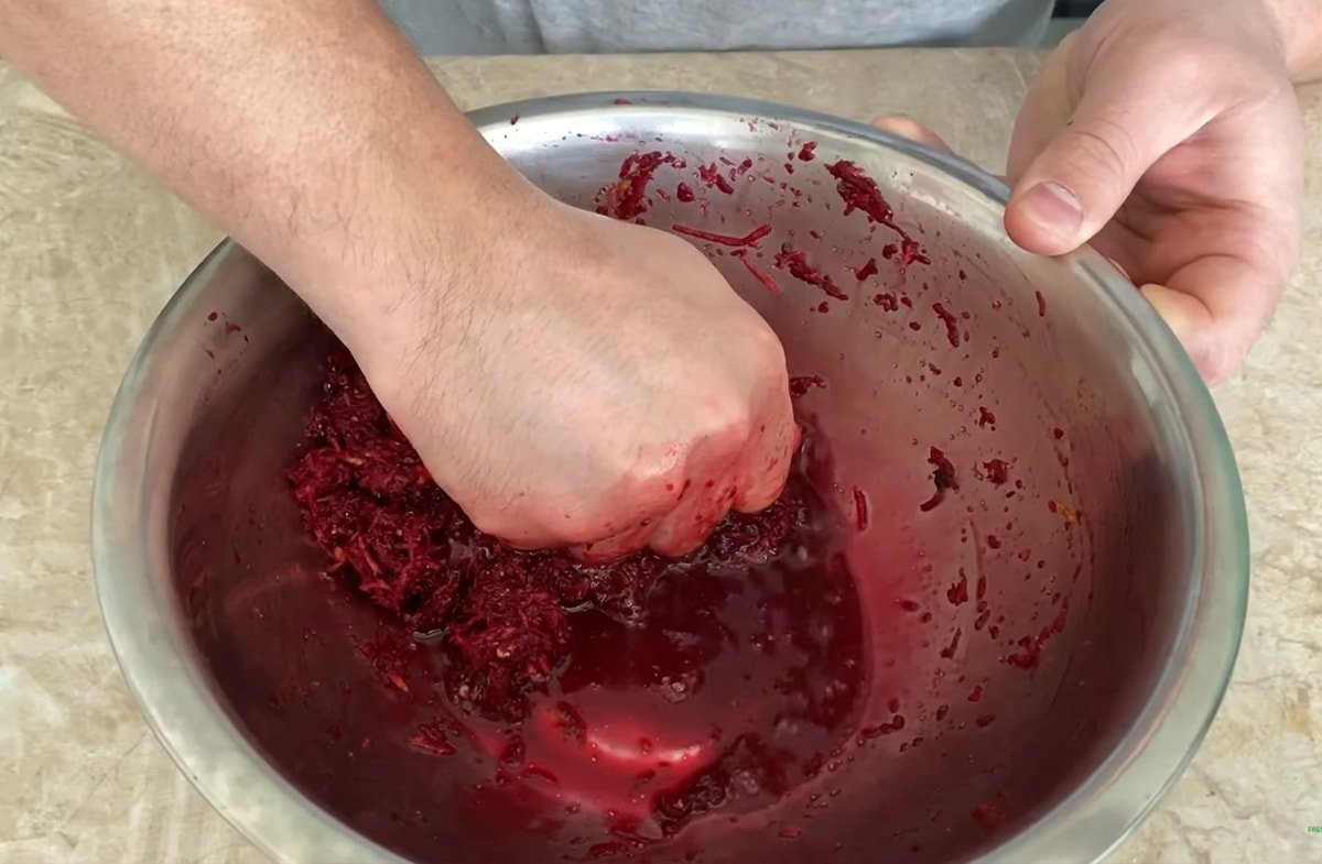 свёкла в соку в миске