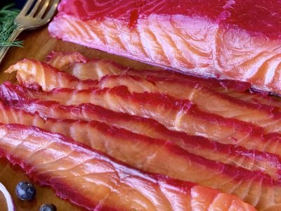 Гравлакс из лосося со свеклой