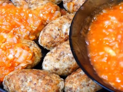 Гречаники в томатном соусе: куда деть остатки гречки