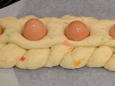 Греческий пасхальный хлеб