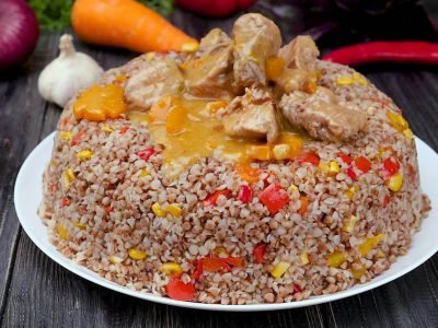 Гречневая каша с гуляшом