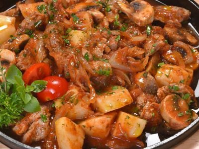 Праздничный гуляш из свинины