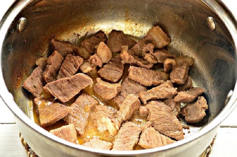 мясо в сотейнике