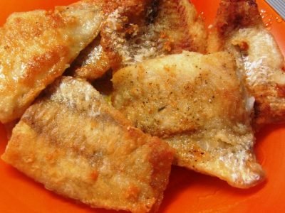 Пикантный хек на сковороде с хрустящей корочкой