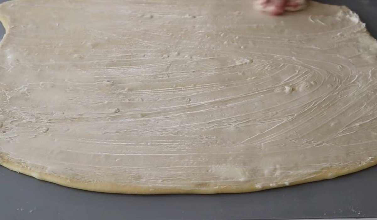 смазанное маслом тесто