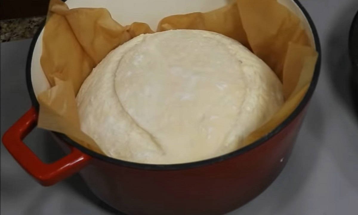 хлеб в кастрюле