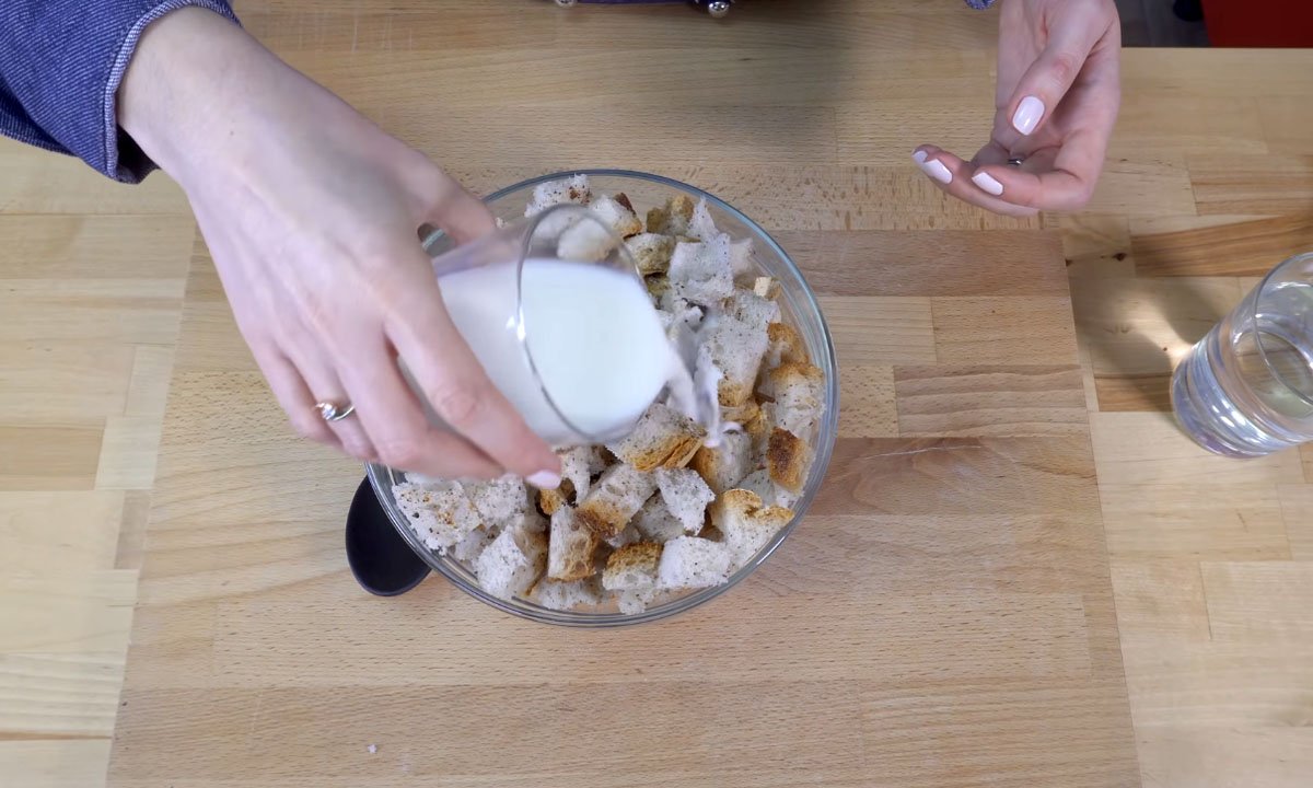 замоченный в молоке хлеб