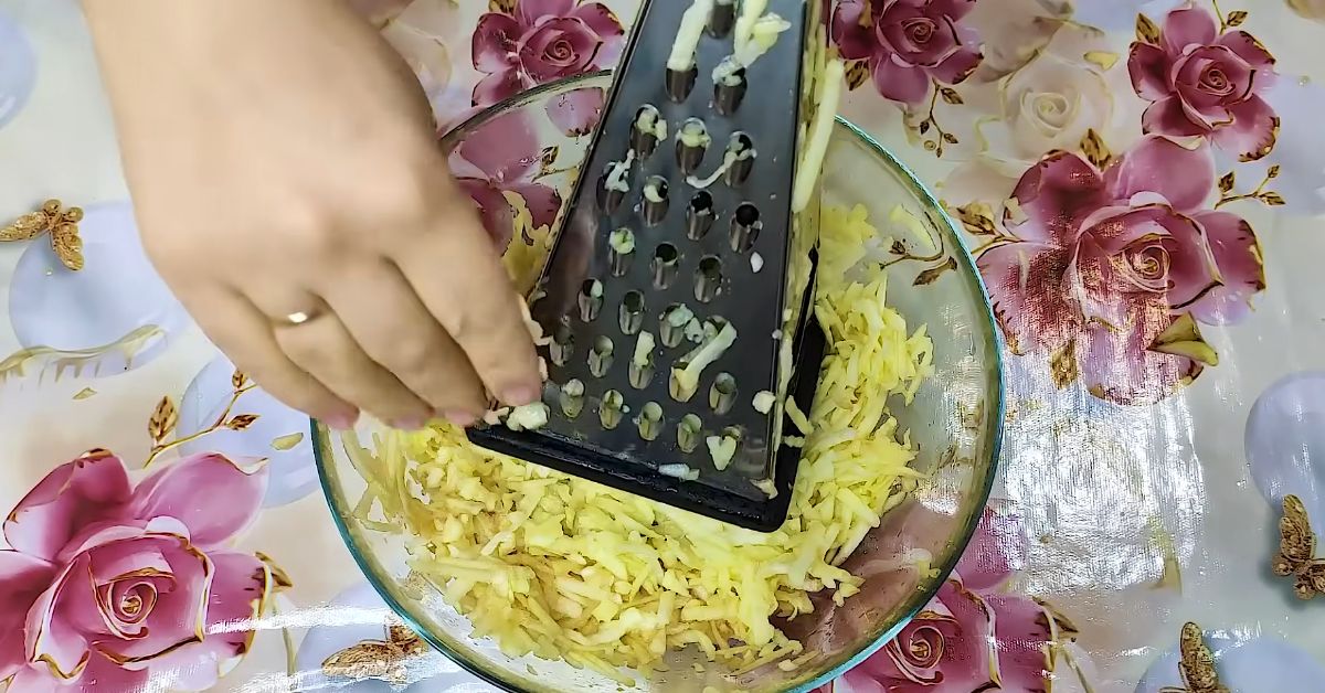 рулет с яблоком