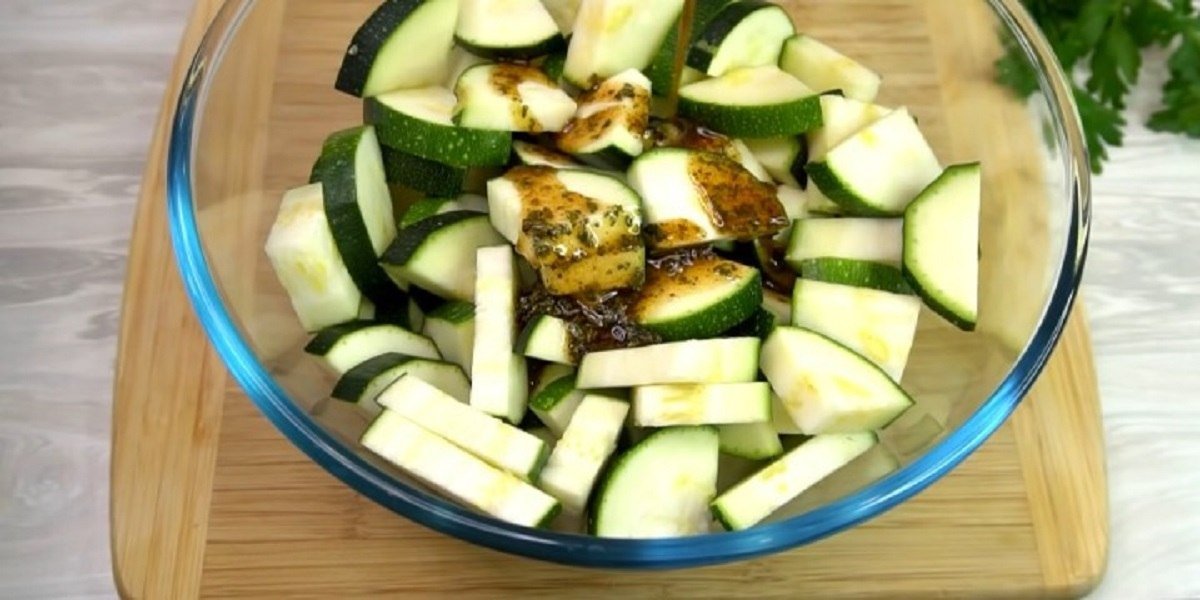 кабачки с маслом и специями