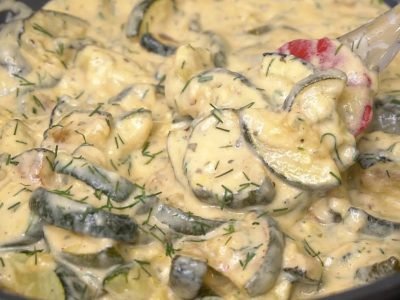 Быстрые кабачки по-сербски в сметанном соусе