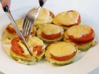 Нежные кабачки с помидором и сыром в духовке