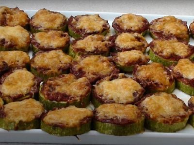 Кабачки в томатном соусе с салями