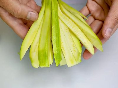 Кабачки веером на сковороде