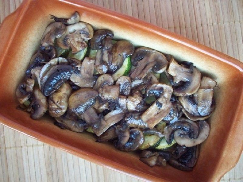 запекать грибы