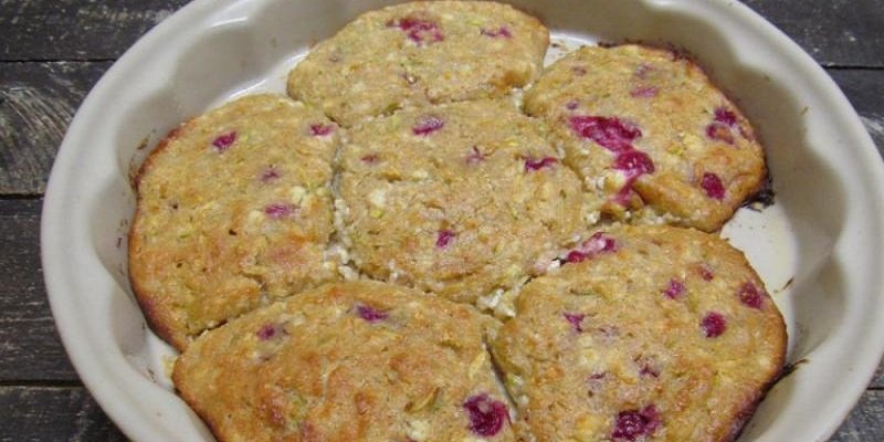 кабачковые лепешки с красной смородиной