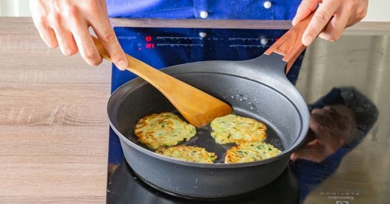 жарка оладьев