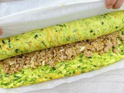 Кабачковый рулет с фаршем
