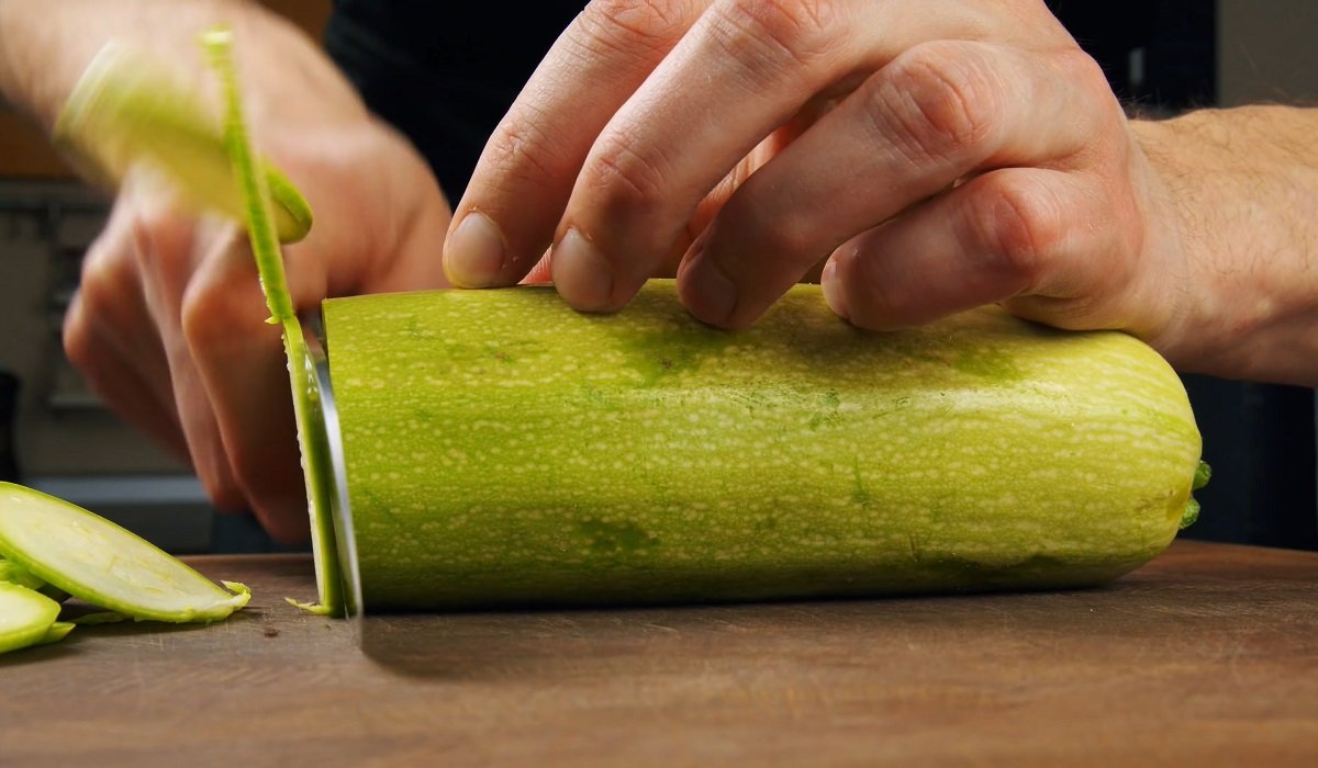 кабачковый рулет с фаршем