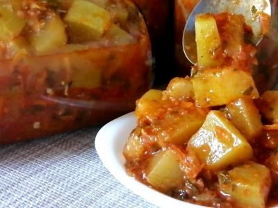 Закусочный кабачковый салат на зиму