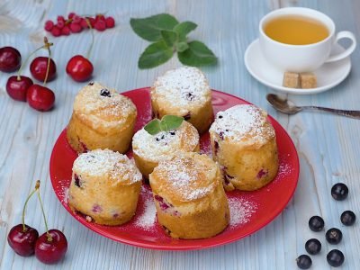 Как испечь ванильные маффины со смородиной