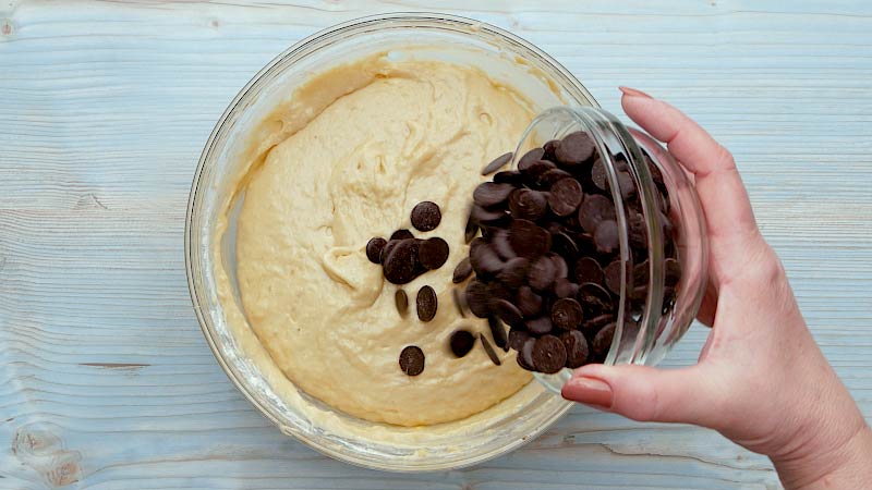 хлеб с бананами и шоколадом