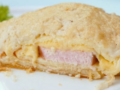 Как приготовить блинную запеканку с ветчиной и сыром