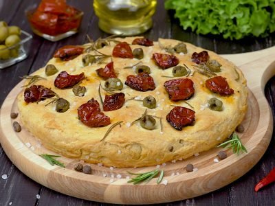Как приготовить фокаччу с томатами и розмарином