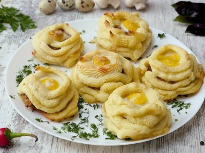 Как приготовить картофельные гнезда с котлетами