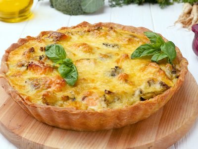 Как приготовить киш с рыбой и соусом песто