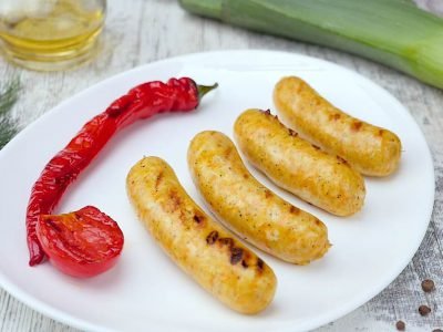 Как приготовить куриные колбаски