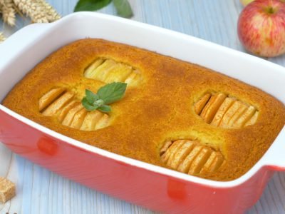 Как приготовить кукурузный манник с яблоками