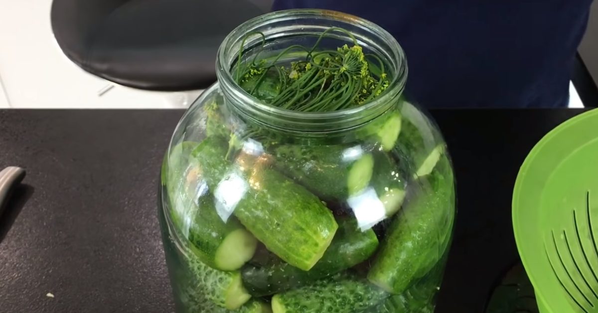 огурцы в банке