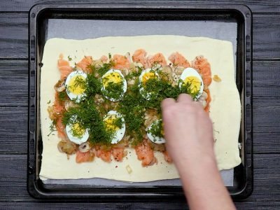 Как приготовить пирог с красной рыбой