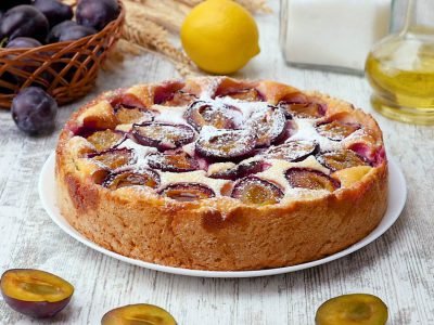 Как приготовить пирог со сливами