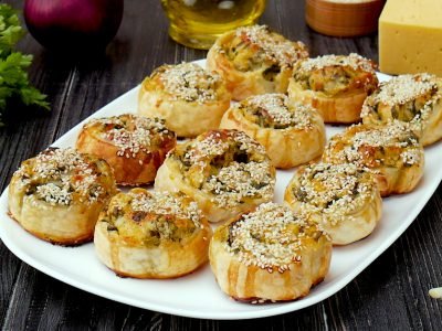 Как приготовить рулеты с сыром и шпинатом
