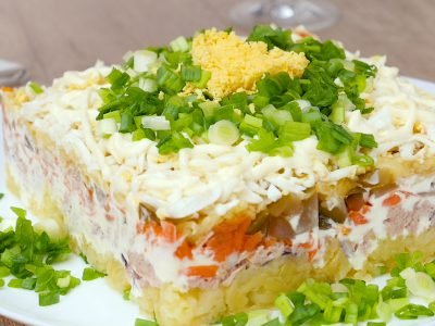 Как приготовить салат с тунцом