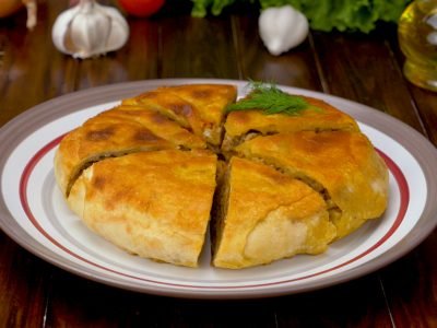 Как приготовить слоеные лепешки с мясом