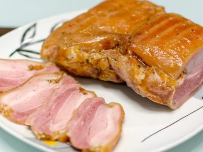 Как приготовить свиную грудинку