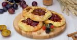 Как приготовить творожные галеты со сливами