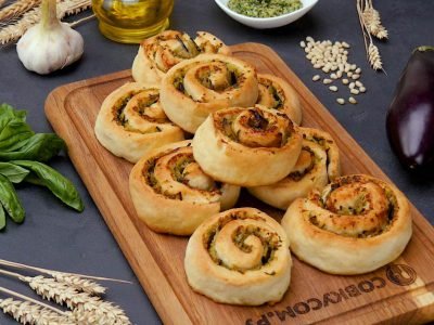 Как приготовить закусочные булочки «Улитки»